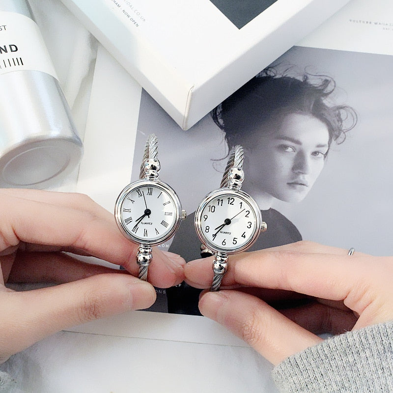 Women's Watches Bracelet Style Opening Simple Retro Art Fashion Watches Women's Fashion Quartz Watch Relogio Feminino Silver belt